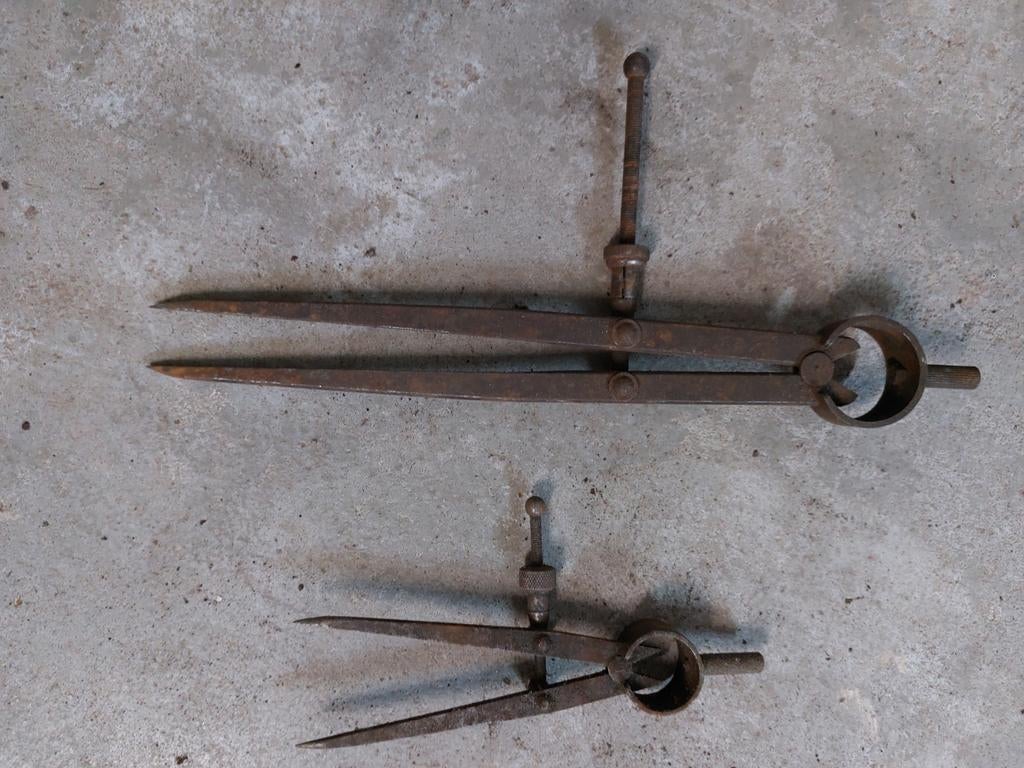 2 compas pointe sèche, Antiquités & Art, Antiquités | Outils & Instruments, Enlèvement ou Envoi