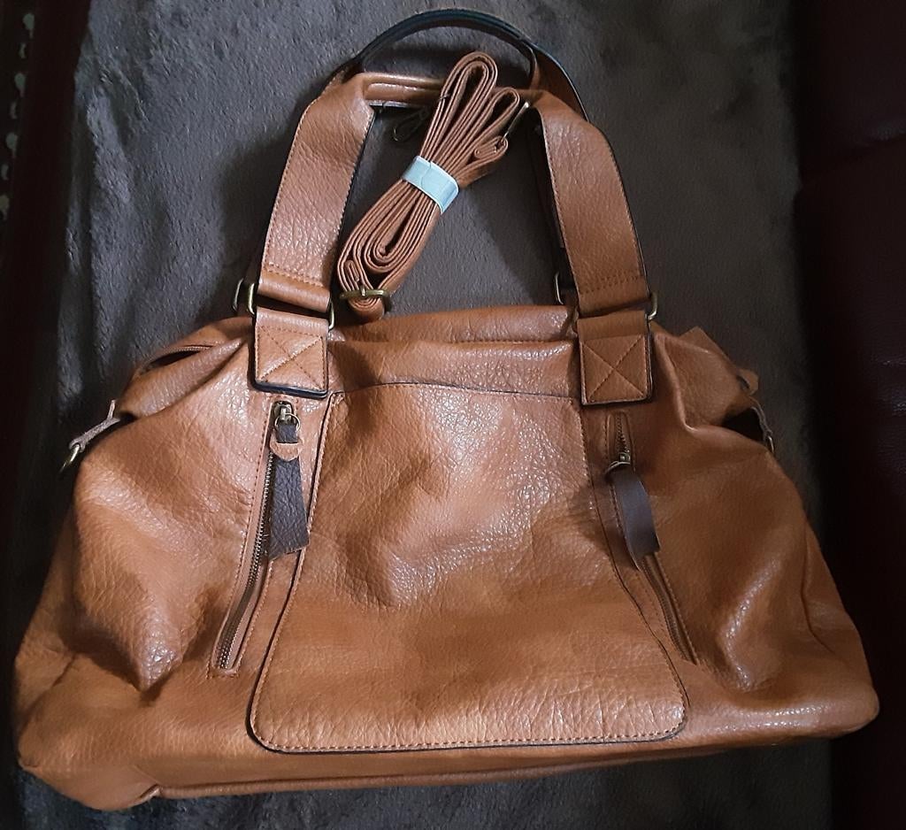 Camelbruine Paolo schoudertas, Handtassen en Accessoires, Tassen | Damestassen, Ophalen of Verzenden, Zo goed als nieuw, Bruin