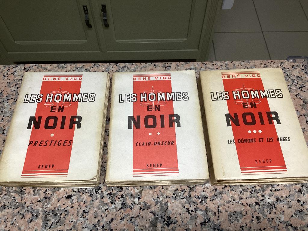 Lot de 3 livres les hommes en Noir. SEGEP, Enlèvement ou Envoi, Utilisé, Autres sujets/thèmes