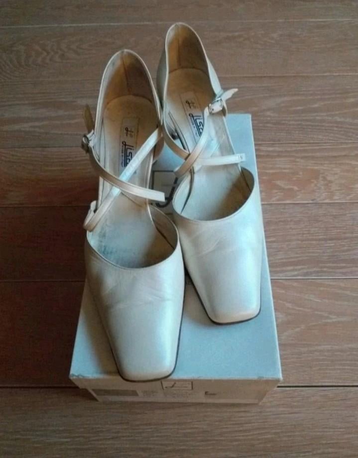Escarpins cuir beige satiné Lisa Pointure 39.5, Enlèvement ou Envoi, Comme neuf, Chaussures, Lisa