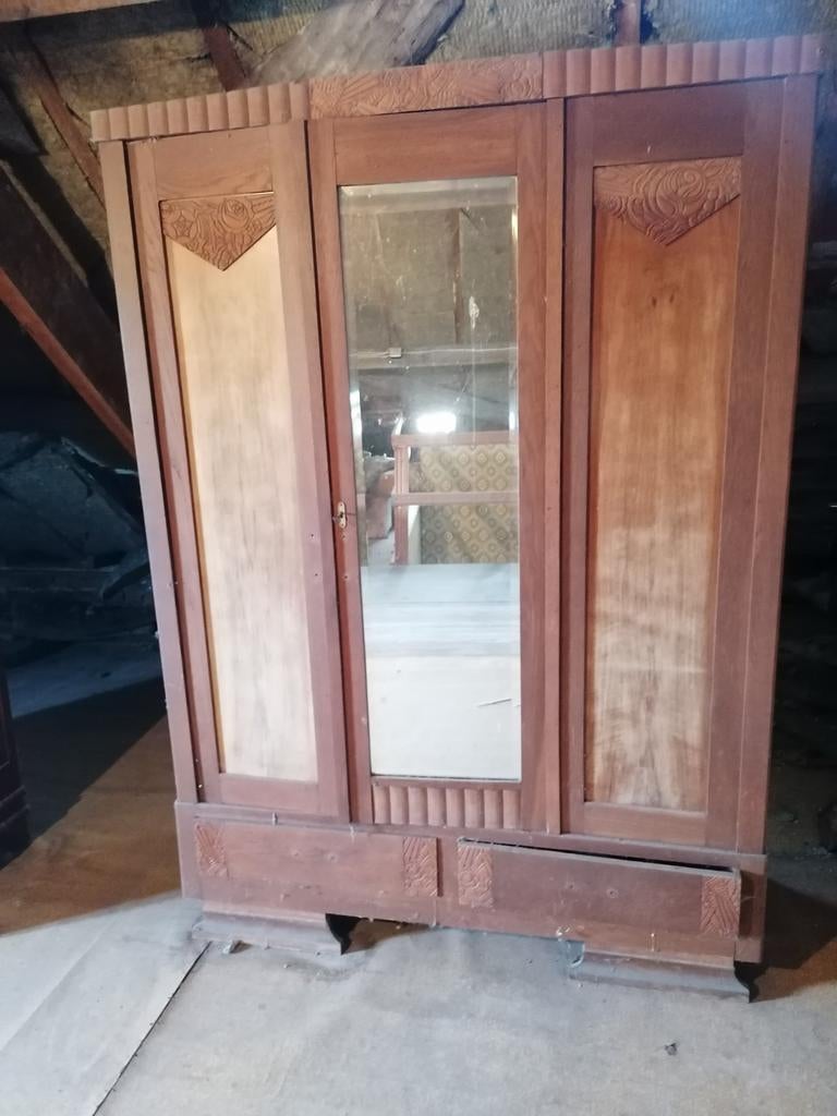 Antieke kast met spiegel en mooi houtsnijwerk Moet weg!!, Antiek en Kunst, Antiek | Meubels | Kasten, Ophalen