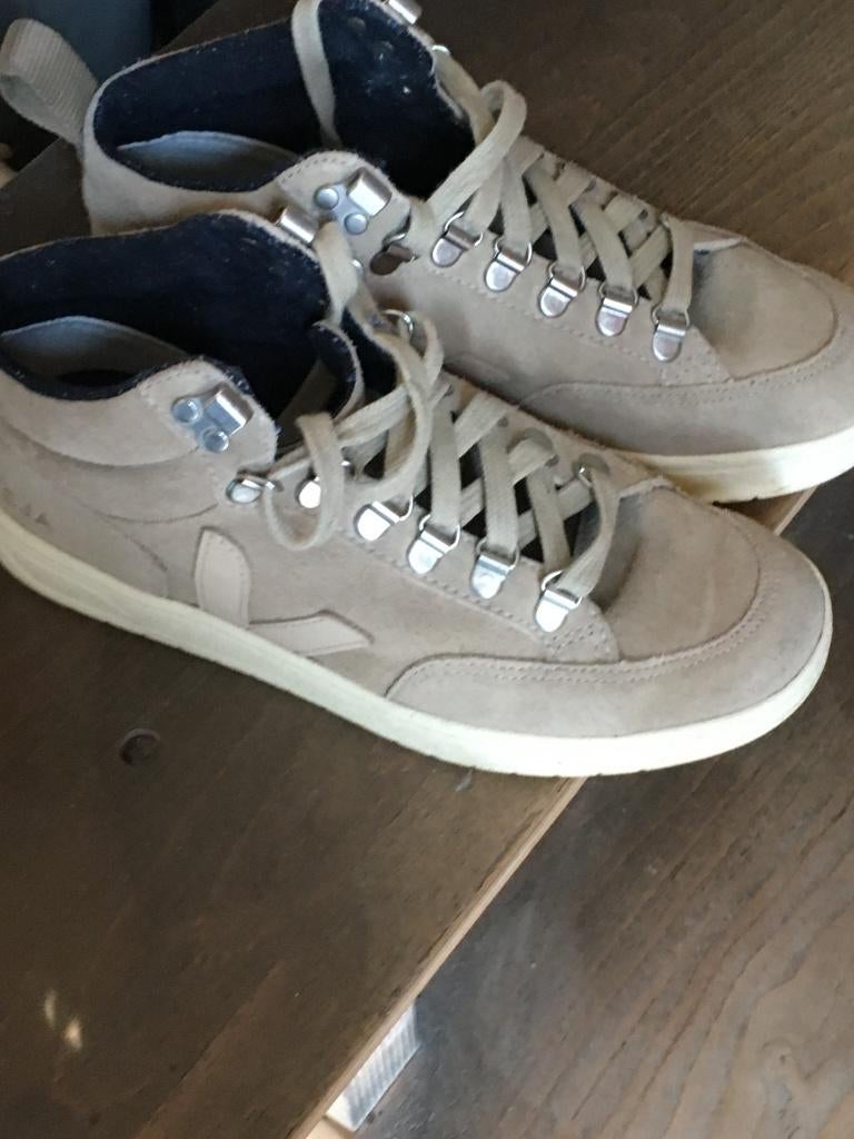 Baskets Veja 37, Enlèvement ou Envoi, Porté