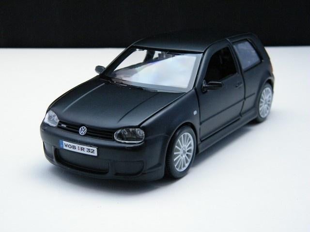 Modelauto Volkswagen Golf 4 R32 – Maisto 1:24, Hobby & Loisirs créatifs, Voitures miniatures | 1:24, Envoi, Neuf, Voiture, Maisto