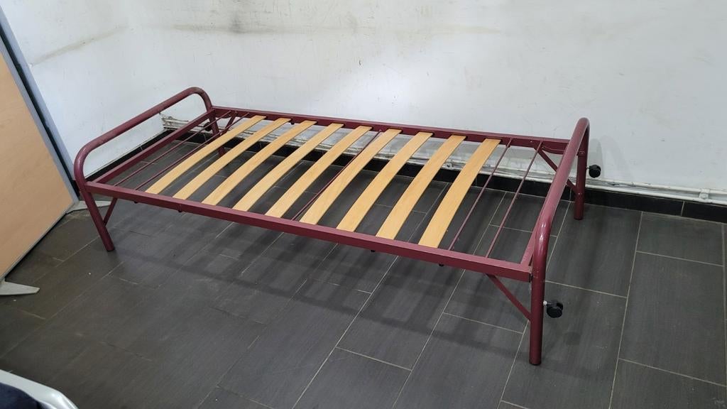 lit une personne pliable metal solide stable propre 90cmx200, Enlèvement ou Envoi, Comme neuf, Une personne