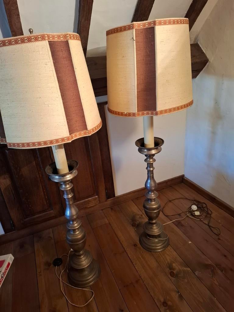 Grote schemerlampen met zilveren voet, Ophalen