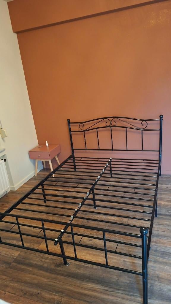 Bedframe 140x200, Ophalen, Gebruikt, Zwart, Tweepersoons