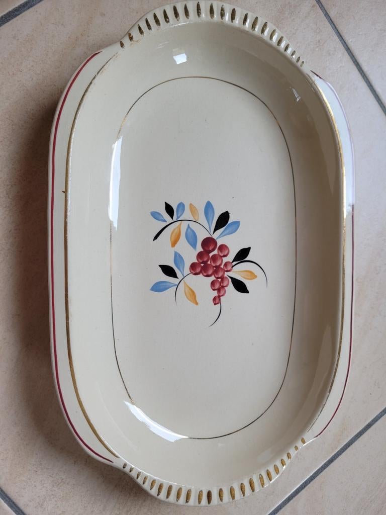 Plat oval Boch motif groseille rouge 1923/1927, Enlèvement