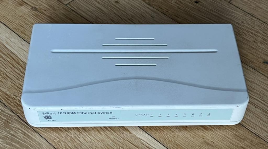 Commutateur Fast Ethernet 10/100M 8 ports E-Tech SW0803, Informatique & Logiciels, Commutateurs réseau, Enlèvement ou Envoi, Utilisé