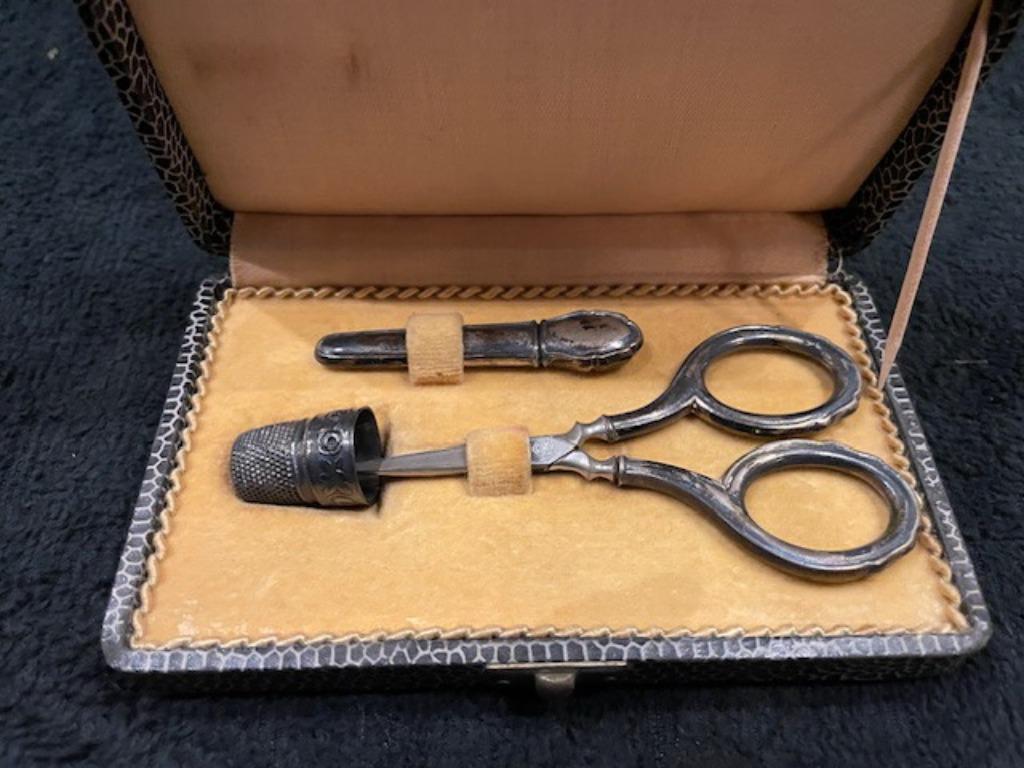 Kit de couture en métal argenté, Enlèvement ou Envoi