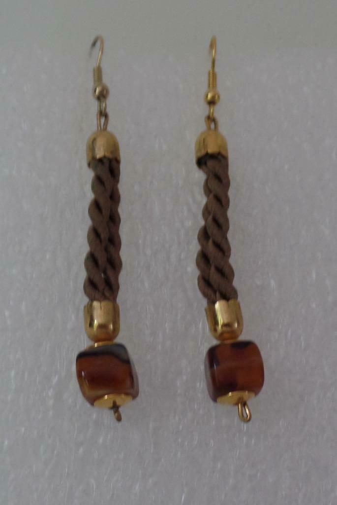 Lange oorbellen - bruinbeige - touw en tijgeroog, Bijoux, Sacs & Beauté, Boucles d'oreilles, Enlèvement ou Envoi, Beige, Comme neuf