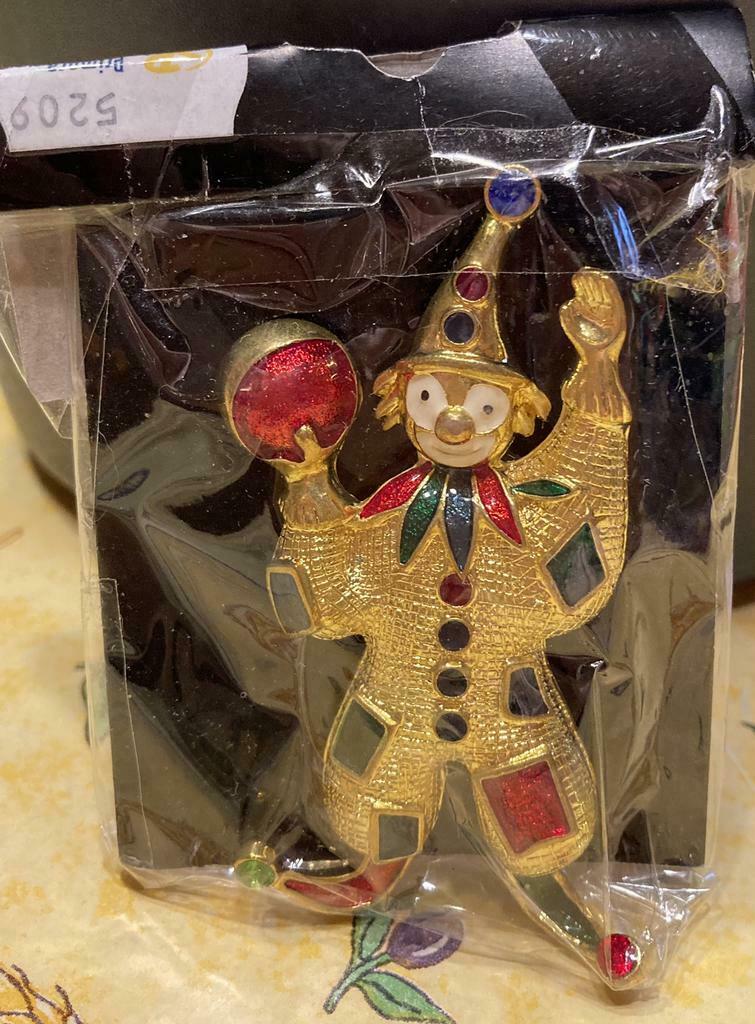 2 nouvelles broches de carnaval, 9/4,5 cm, 8/5,5 cm, Neuf, Carnaval, Enlèvement ou Envoi, Autres tailles