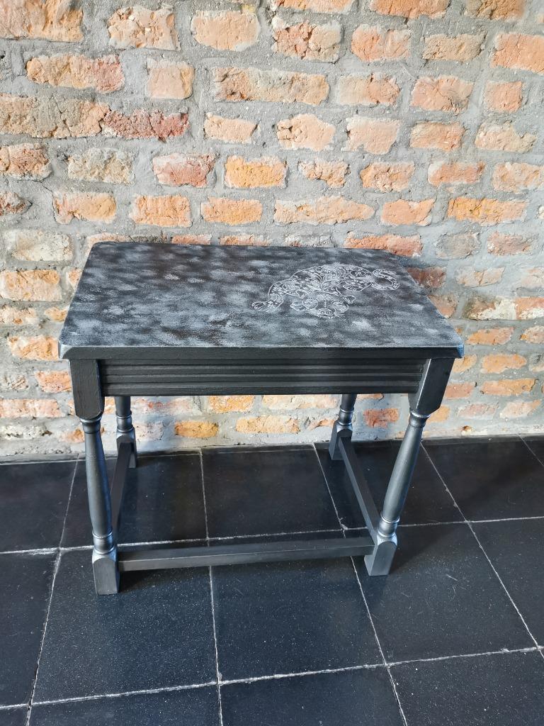 Oude kleine tafel, console, opnieuw ontworpen, Ophalen