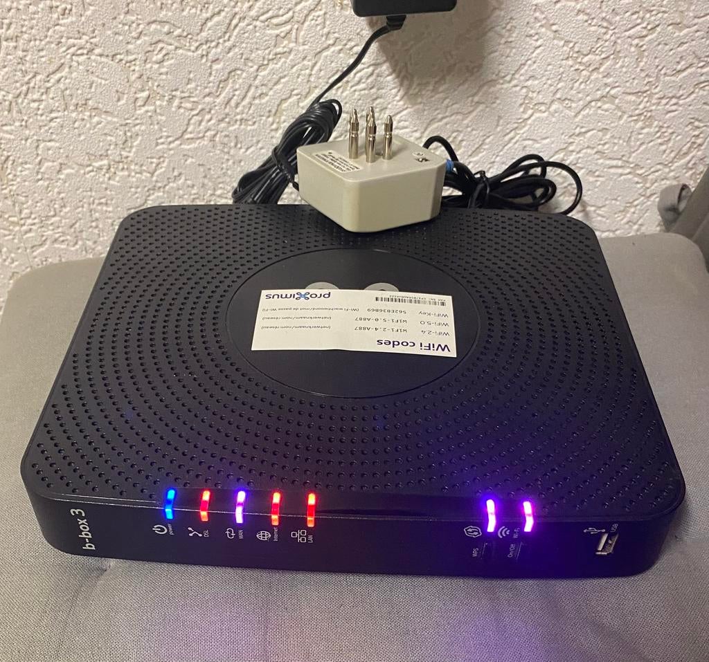 Routeur-modem Proximus avec chargeur + prise tél. px: 15€, Enlèvement ou Envoi, Comme neuf, Routeur