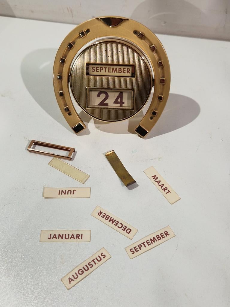 Eeuwig durende kalender , hoefijzer van paard vorm , dubbelz, Enlèvement ou Envoi, Comme neuf