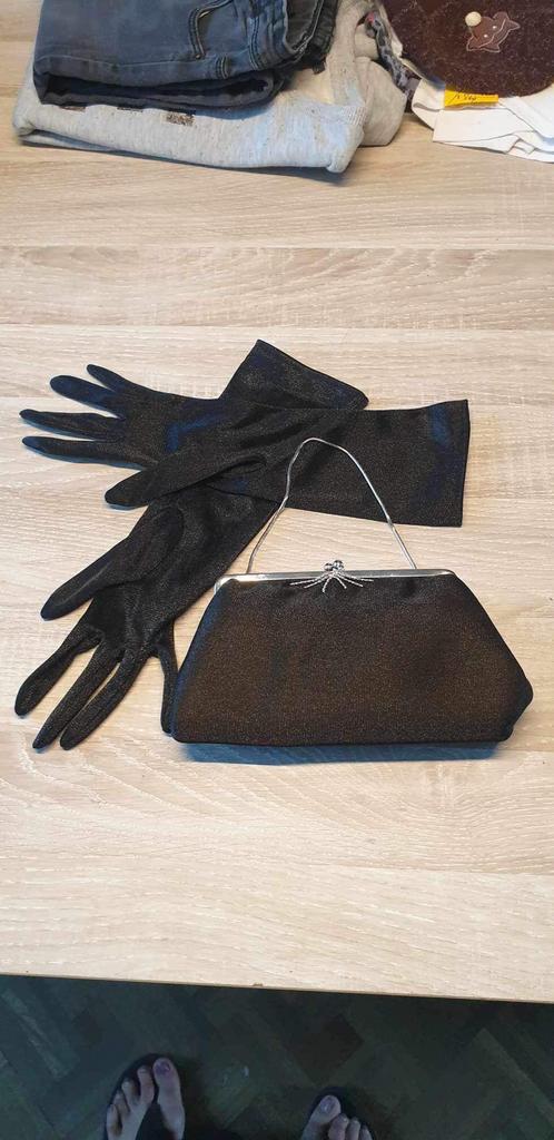 Pochette et gants assortis, Comme neuf, Noir, Sac de soirée