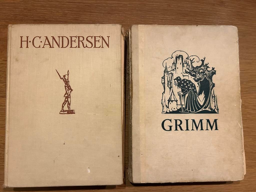 2 oude sprookjesboeken Andersen & Grimm, Ophalen, Gelezen