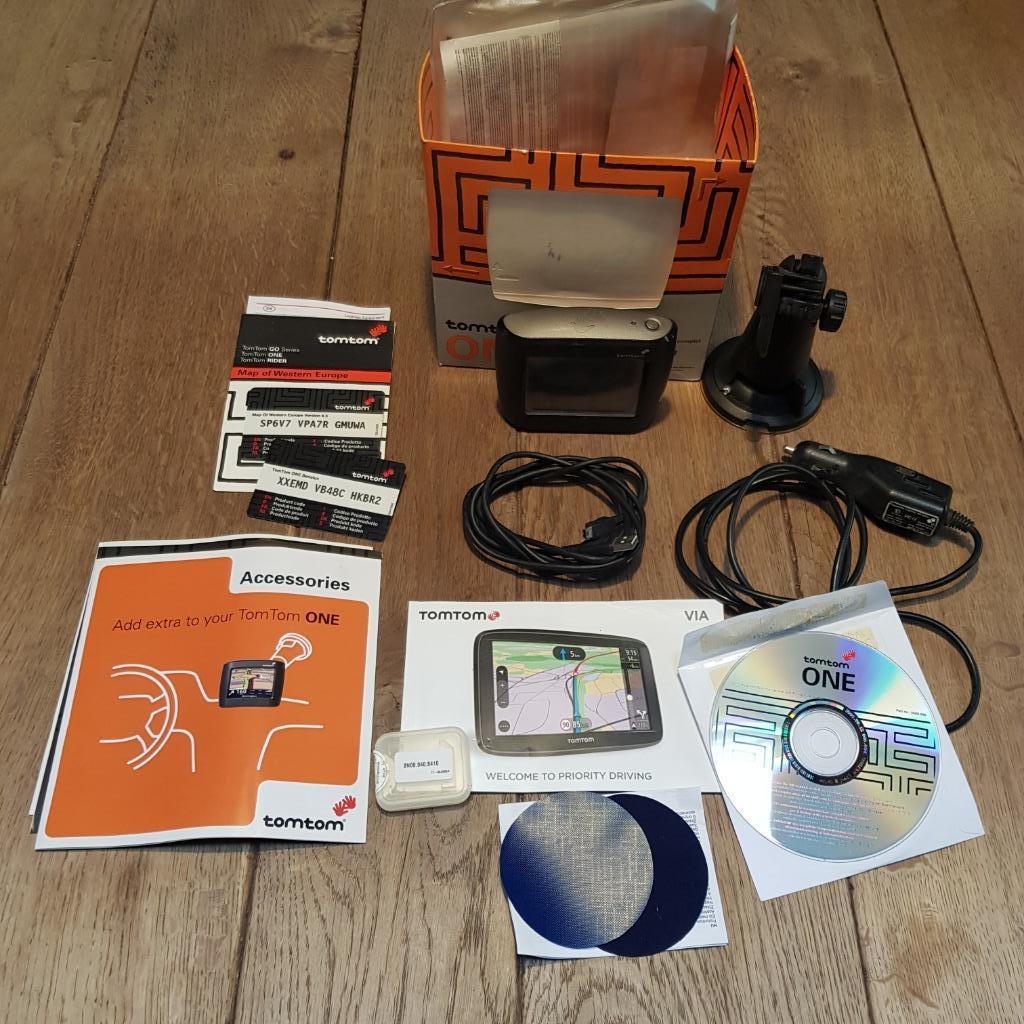 TomTom One met zuignap - USB en12V oplaadkabels, Ophalen, Gebruikt