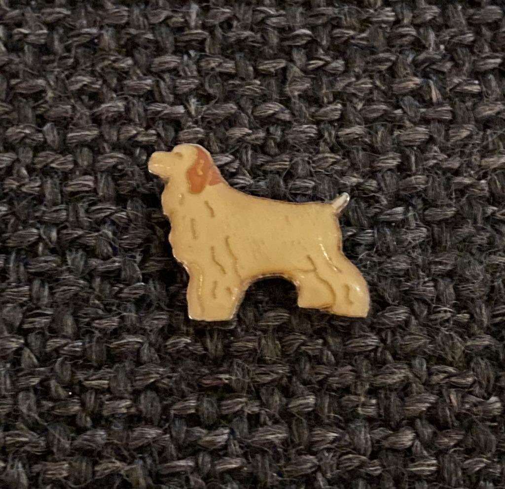 PIN - HOND - CHIEN - DOG, Verzenden, Gebruikt, Dier of Natuur, Speldje of Pin