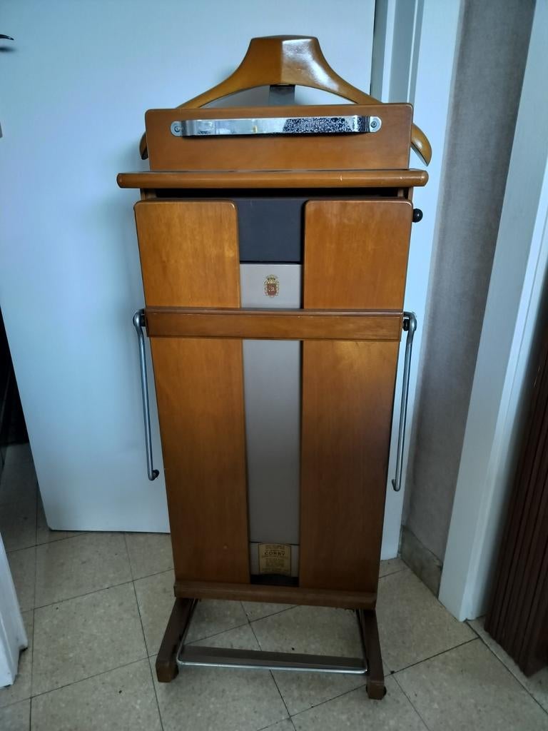 Houten kleerhanger Corby, Ophalen, Gebruikt