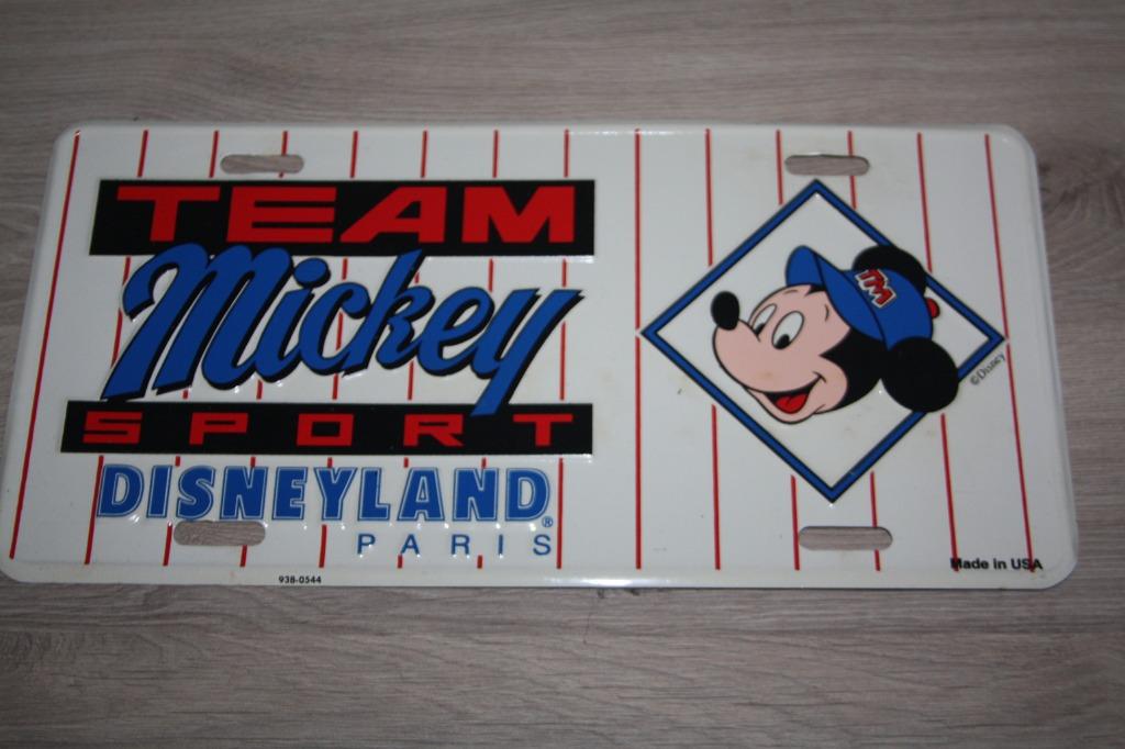 Disneyland paris , made in USA , Team Mickey sport , blik, Ophalen of Verzenden, Mickey Mouse, Zo goed als nieuw, Overige typen