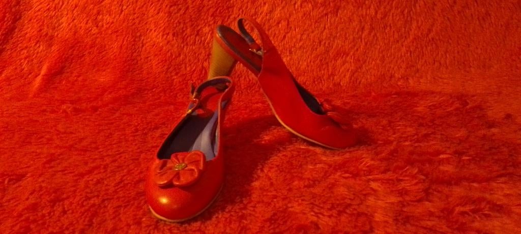 Rode pumps - Olivier Strelli - 41, Kleding | Dames, Schoenen, Olivier Strelli, Pumps, Ophalen of Verzenden, Gedragen