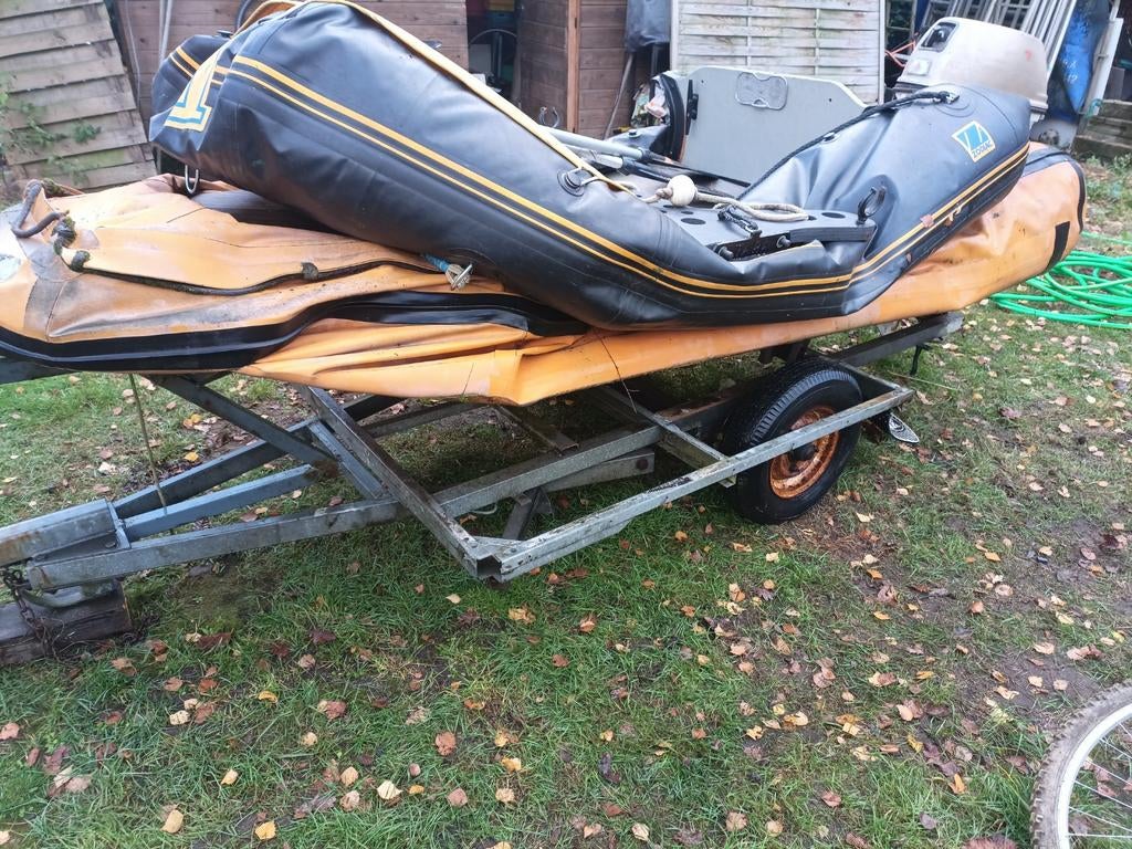 2 bootjes plus trailer en motor en benzine tank., Enlèvement, Essence