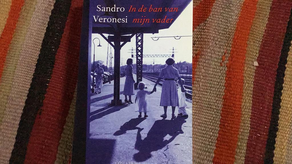 Sandro Veronesi - In de ban van mijn vader, Boeken, Ophalen of Verzenden, Zo goed als nieuw, Sandro Veronesi