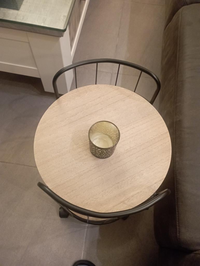 Klein schattig bijzettafel, Huis en Inrichting, Ophalen, Gebruikt, Rond