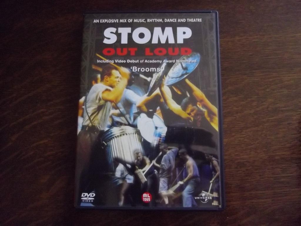 Stomp Out Loud - DVD - Percussie, Cd's en Dvd's, Dvd's | Muziek en Concerten, Zo goed als nieuw, Muziek en Concerten, Alle leeftijden