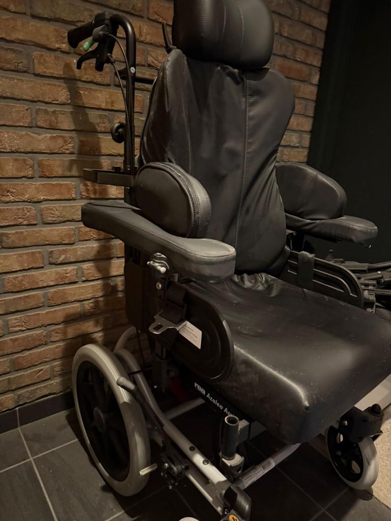 Comfortabele assistentie rolstoel - Rea Azalea Assist, Diversen, Rolstoelen, Ophalen, Zo goed als nieuw