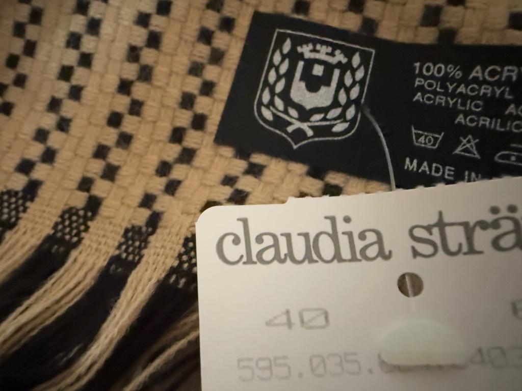 Nieuwe sjaal Claudia STRATER met etiket winkel gratis verz., Claudia sträter, Ophalen of Verzenden, Nieuw, Sjaal