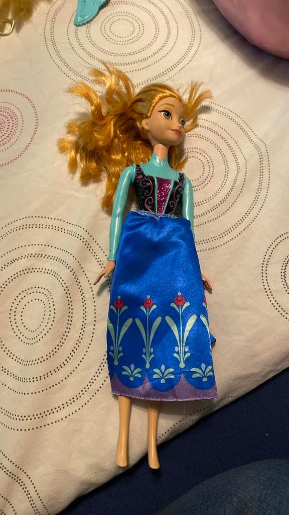 Frozen barbie pop, Kinderen en Baby's, Speelgoed | Poppen, Ophalen, Zo goed als nieuw, Barbie