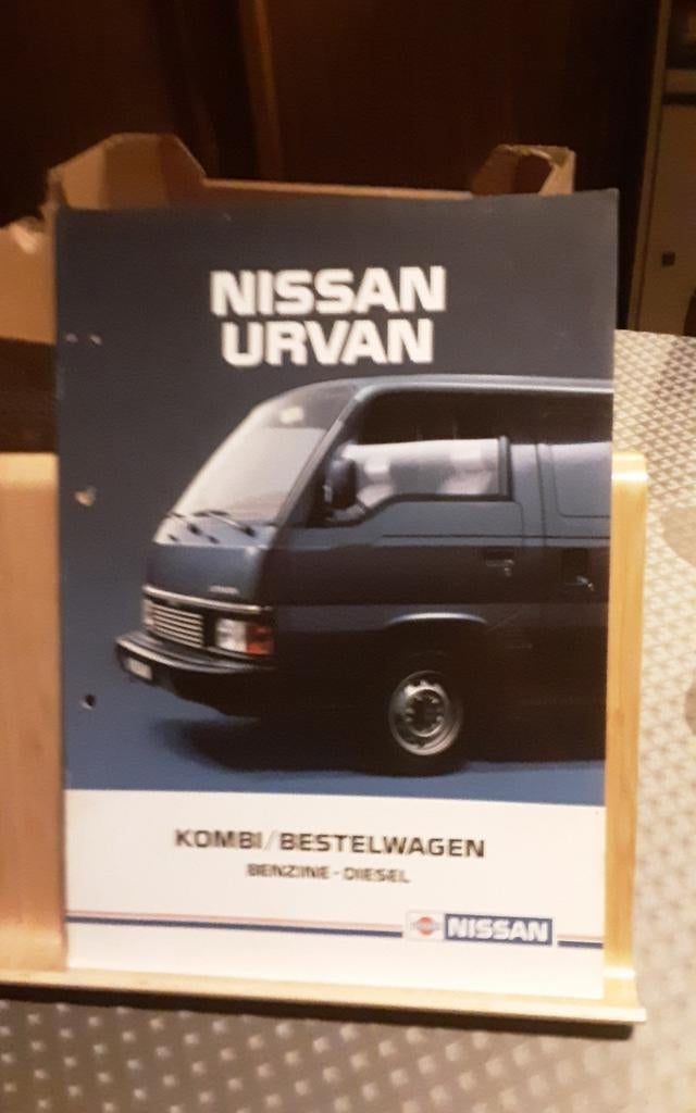 Nissan urvan brochure, Livres, Autos | Brochures & Magazines, Enlèvement ou Envoi, Nissan