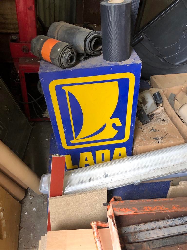 Lada licht reclame, Verzamelen, Ophalen