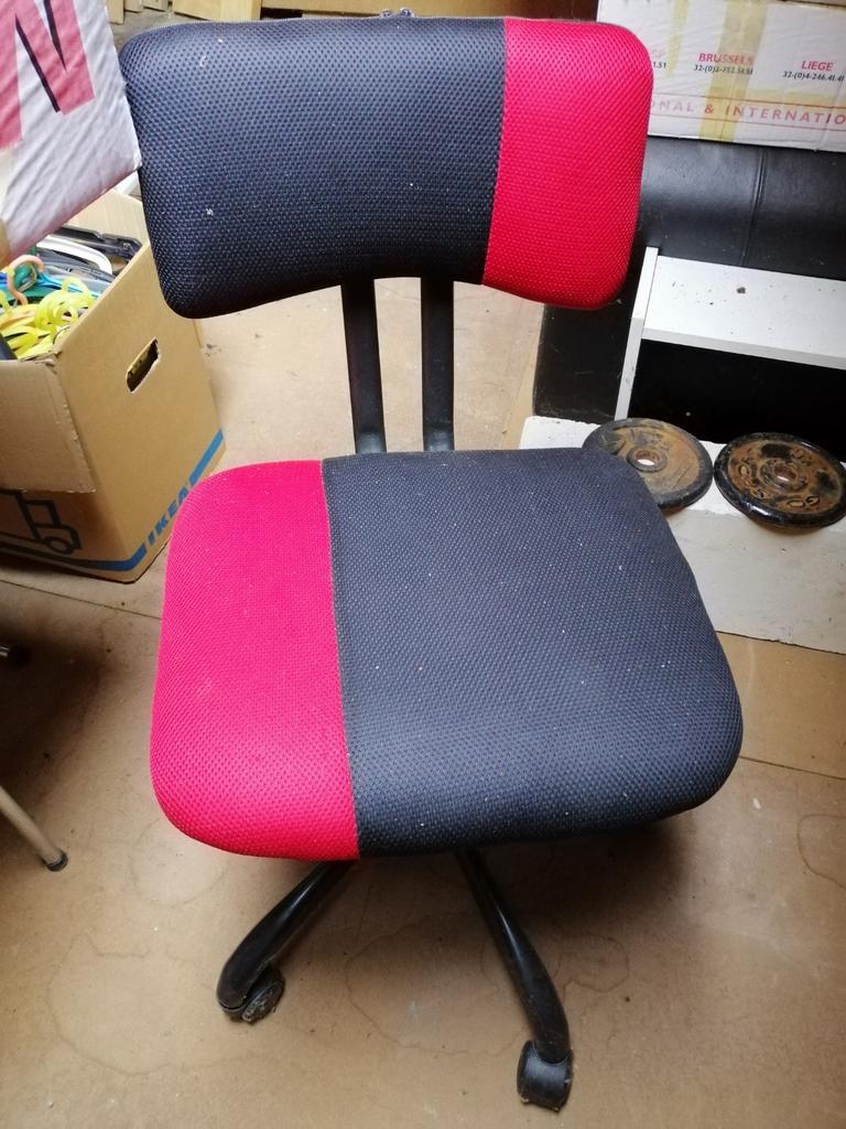 Chaise de bureau rouge et noire, Enlèvement, Utilisé, Rouge, Chaise de bureau