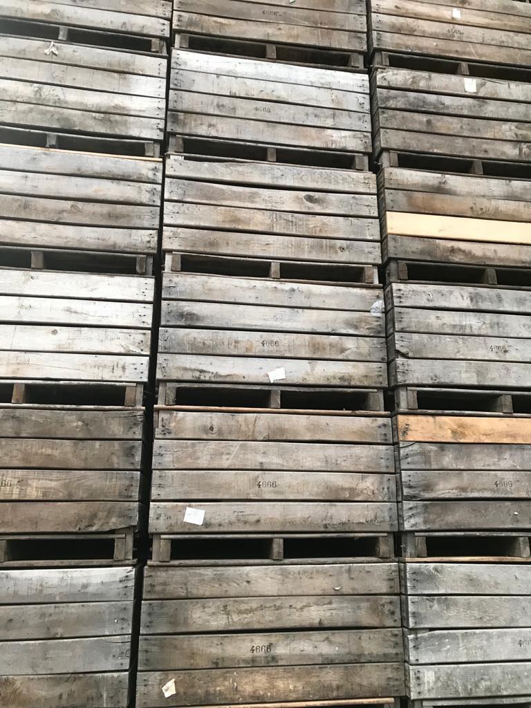 Houten fruitkisten, Ophalen