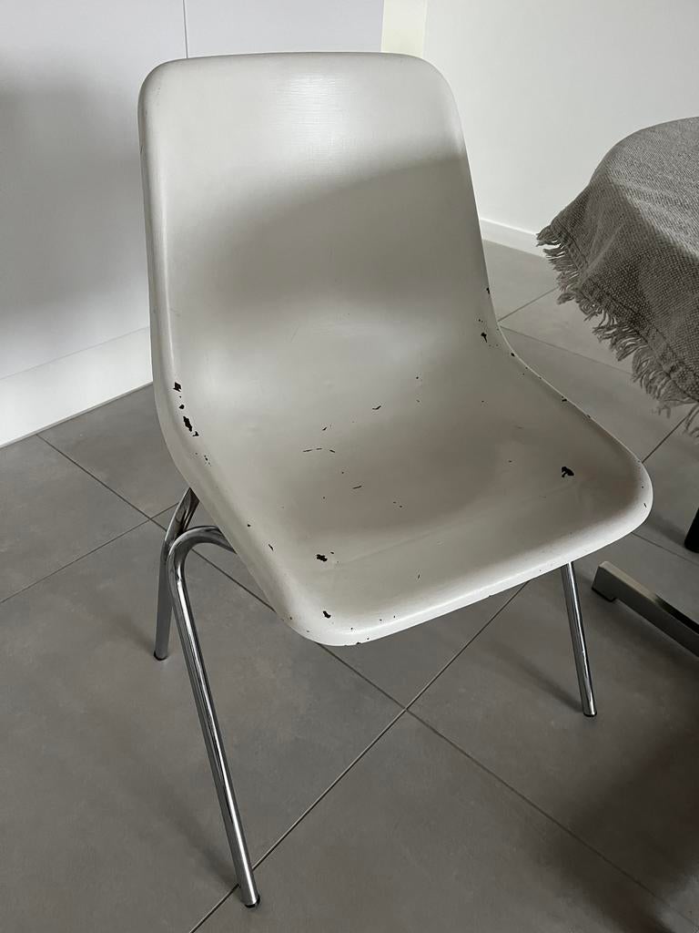 Kunststof kuipstoel, Huis en Inrichting, Stoelen, Gebruikt, Eén, Kunststof, Metaal, Wit, Ophalen