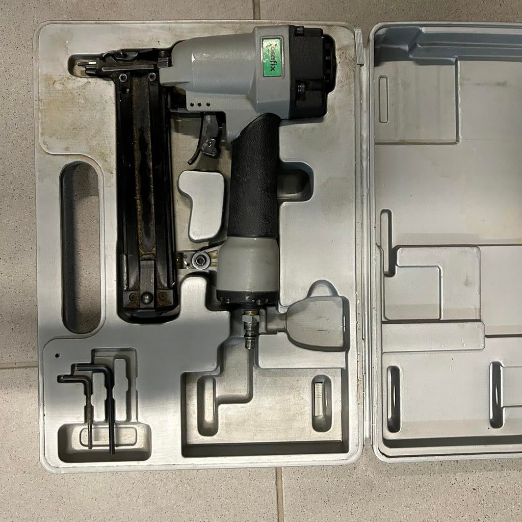 Pneumatische tacker/nietmachine Rocafix, Ophalen of Verzenden, Zo goed als nieuw