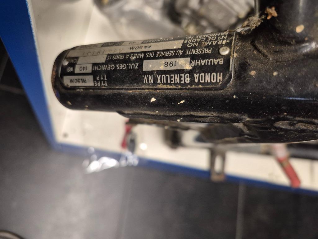 2x papieren klasse a, Ophalen, Gebruikt, Frame, Honda Camino