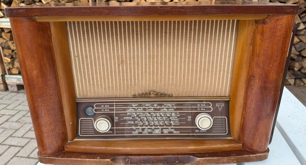 Antieke radio Novak, Antiek en Kunst, Antiek | Tv's en Audio, Ophalen