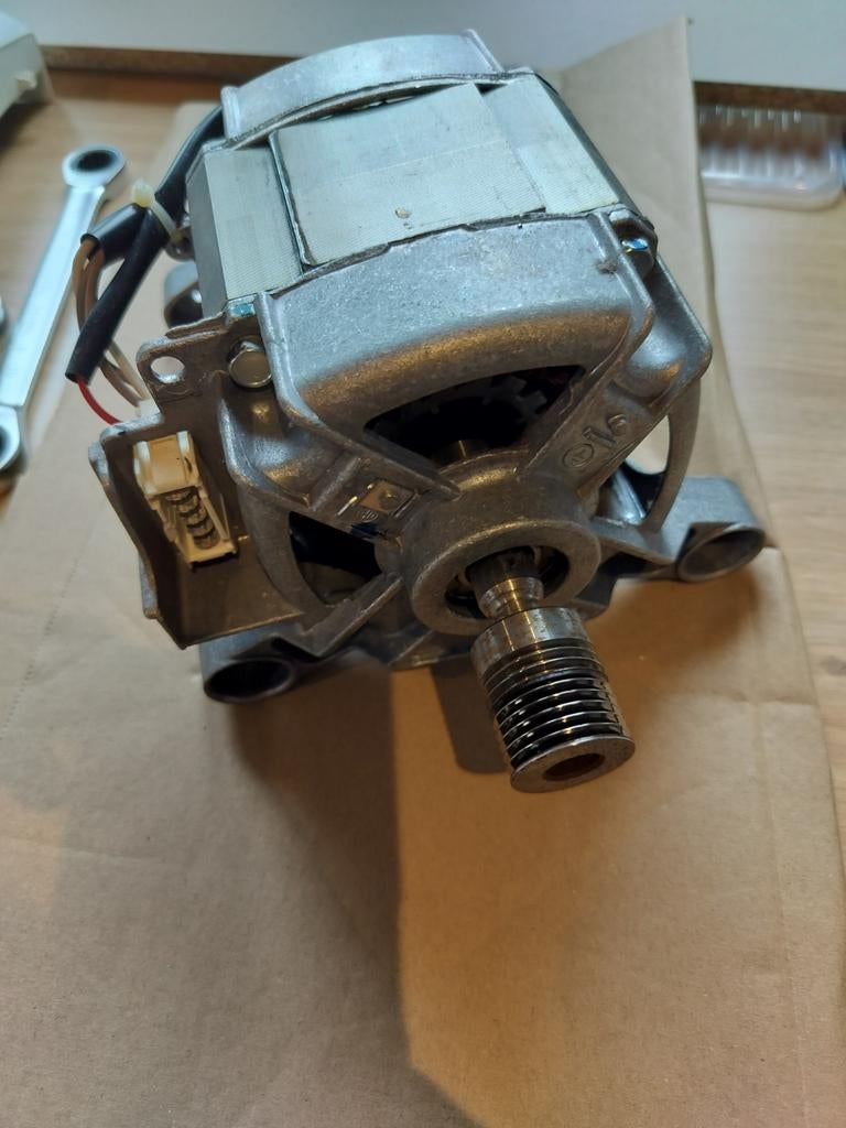 Motor uit Zanussi wasmachine 1324765039, 132386800, Ophalen