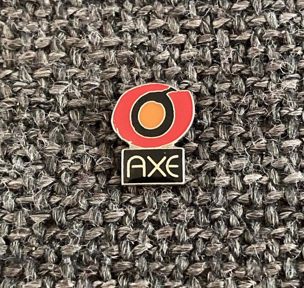 PIN - AXE - DEO - DEODORANT, Verzenden, Gebruikt, Merk, Speldje of Pin