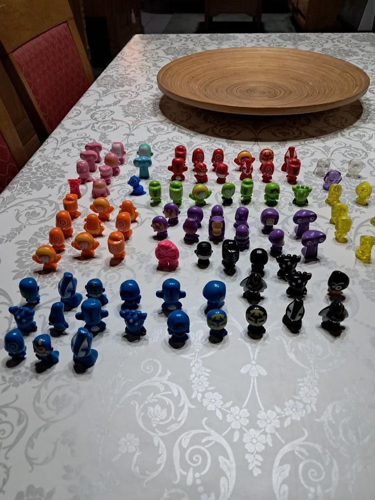 Gogos 88 stuks &pins  / emoji, Ophalen of Verzenden, Zo goed als nieuw