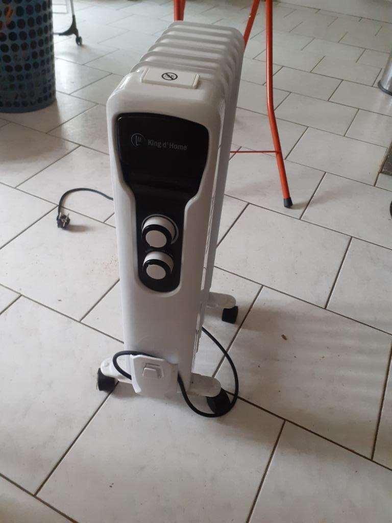 Radiateur, Bricolage & Construction, Chauffage & Radiateurs, Enlèvement, Comme neuf, 800 watts ou plus, Radiateur