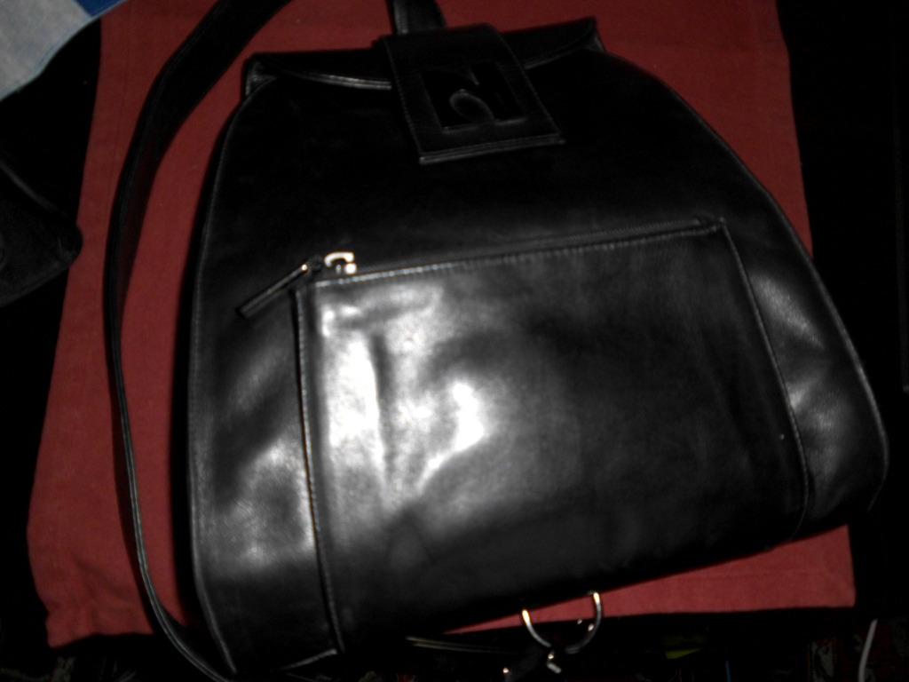 Heel mooi lederen schouder tasje van het mer NOUCHKA  In nie, Handtassen en Accessoires, Ophalen, Zo goed als nieuw, Zwart, Schoudertasje