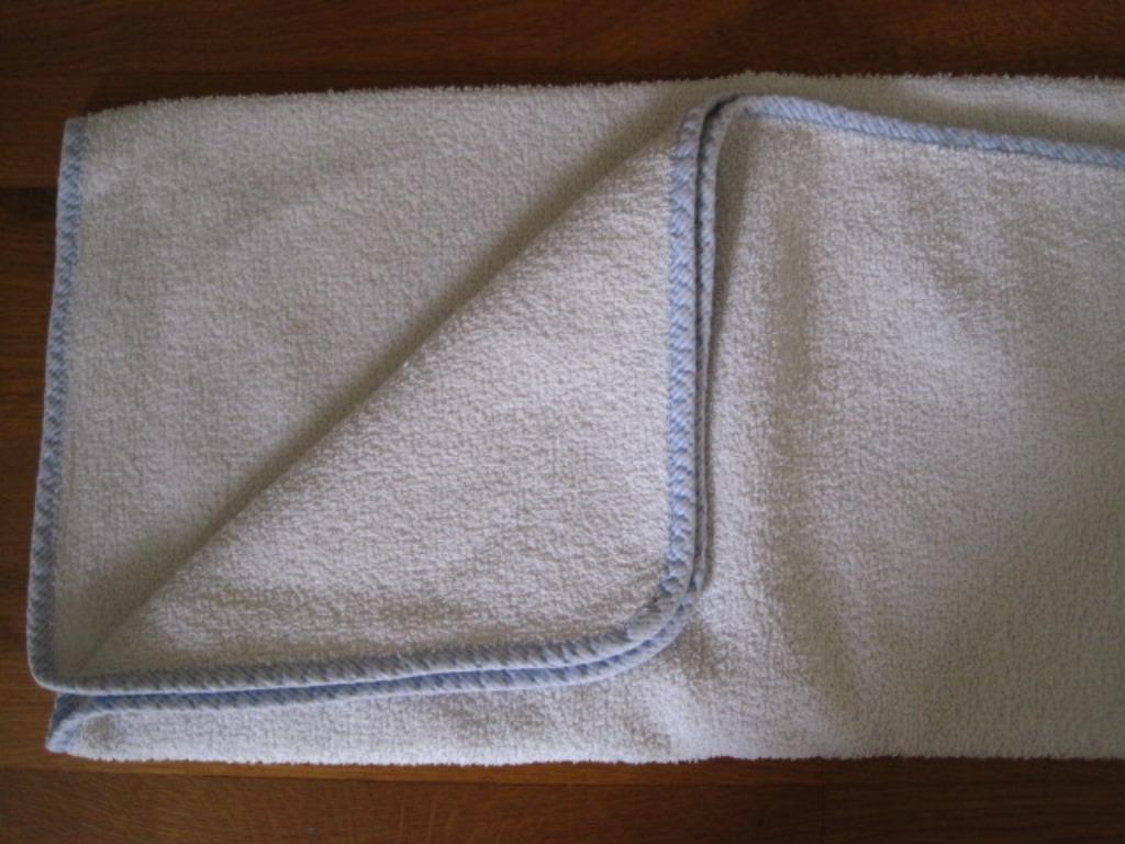 Babyhanddoek wit met blauw biesje, Ophalen of Verzenden, Gebruikt, Overige typen