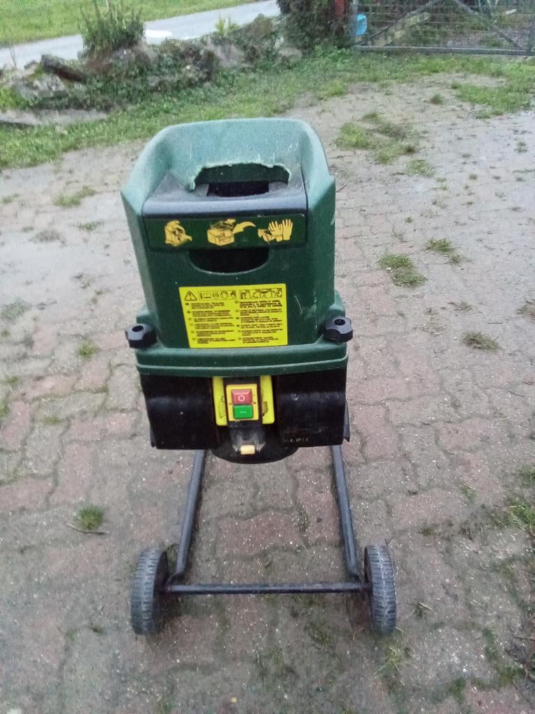 Black and Decker versnipperaar voor groene takken, Tuin en Terras, Hakselaars, Gebruikt, Elektrisch, Ophalen
