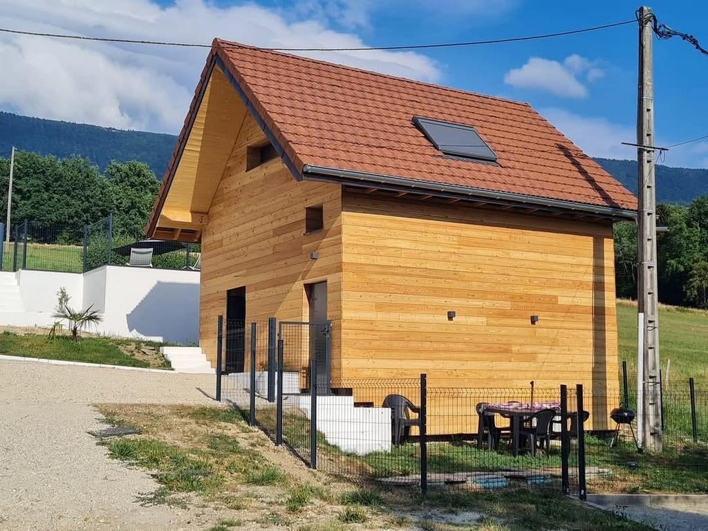 Gîte avec piscine entre lacs et montagnes, Piscine