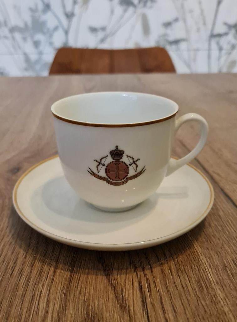 Lot service 2x tasses saint Sébastien archers confrérie tir, Collections, Enlèvement ou Envoi, Comme neuf, Porcelaine
