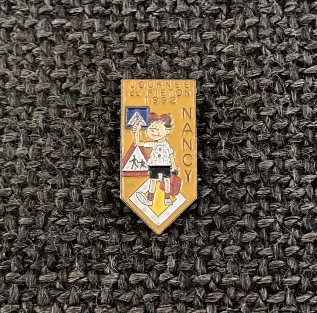 PIN - JOURNEE DU PIETON - NANCY - VOETGANGERSDAG, Envoi, Utilisé, Autres sujets/thèmes, Insigne ou Pin's